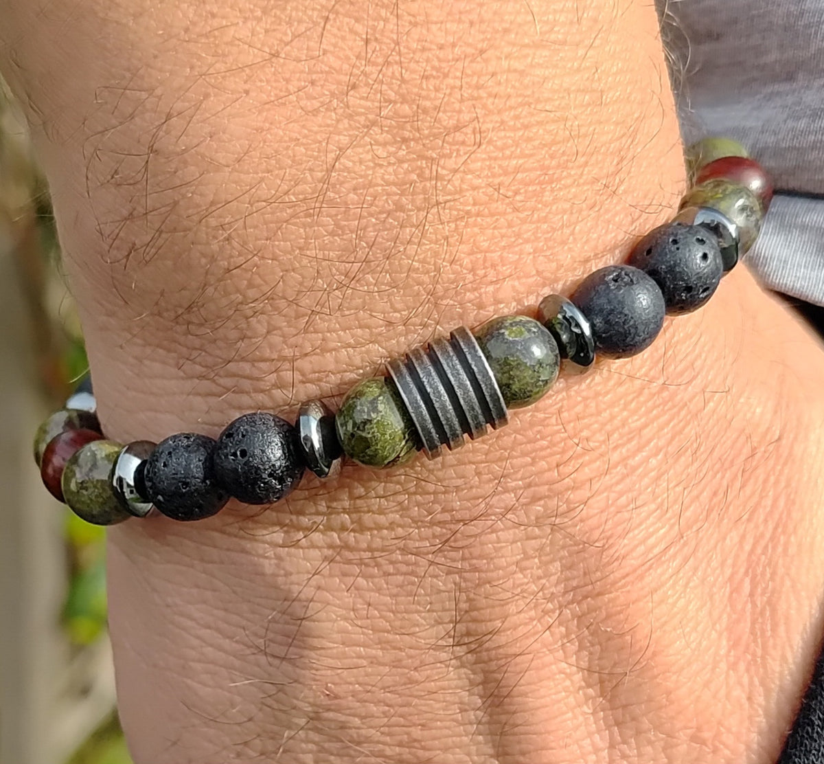 Drachenblut-Jaspis, Hämatit, Lavastein, Sandelholz + Edelstahl, elastisches Armband mit Naturstein, 8 mm