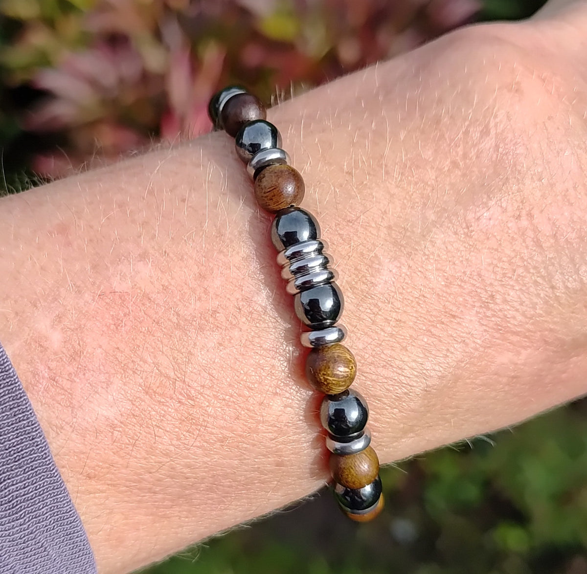 Hämatit, Sandelholz + Edelstahl, elastisches Armband mit Naturstein, 6 mm