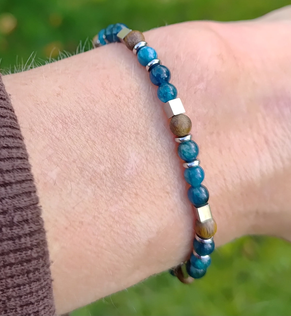 Apatit, Sandelholz + Edelstahl, elastisches Armband mit Naturstein, 4 mm