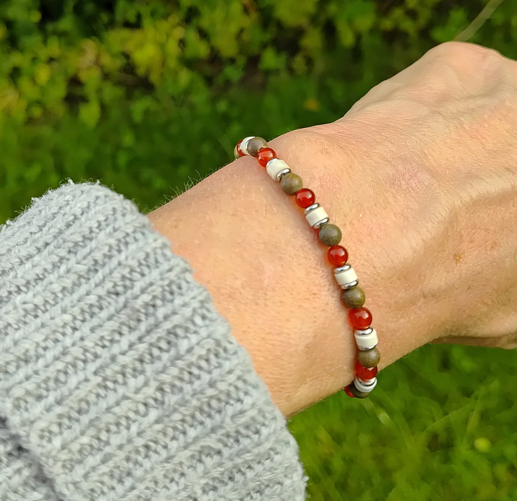 Karneol, Magnesit, Sandelholz + Edelstahl, elastisches Armband mit Naturstein, 4 mm